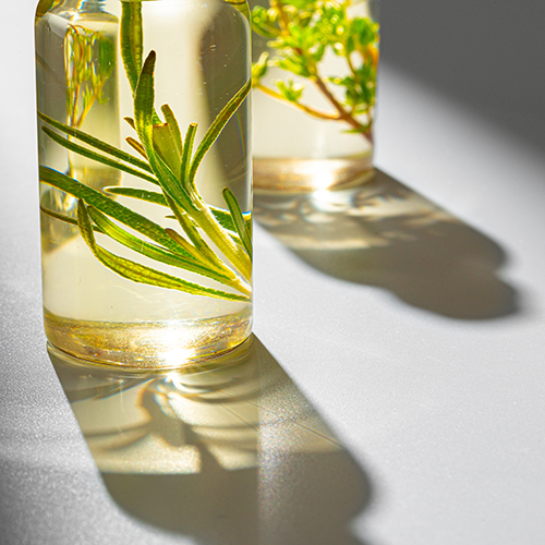 Olej z rukwi wodnej Lotus: sekret zdrowej skóry i lśniących włosów