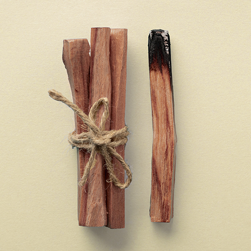 Olejek z drzewa sandałowego Lotus: kojący dotyk Orientu dla skóry i zmysłów – afrodyzjak ukojenia